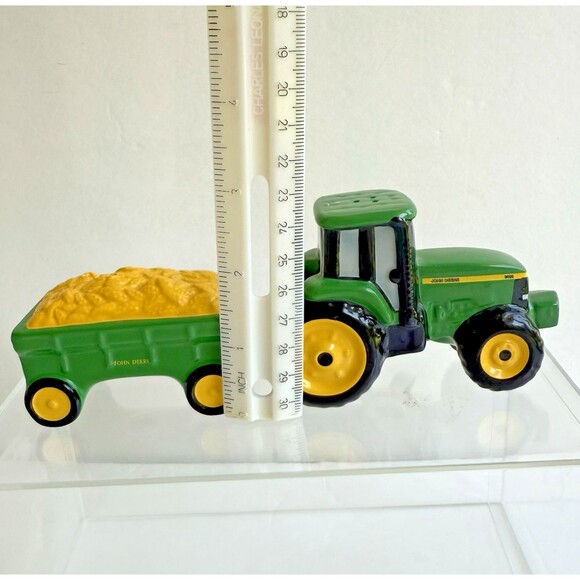 Vintage John Deere Tractor Hay Trailer Salt Pepper Shakers Porcelain/Ceramic - Picture 11 of 12